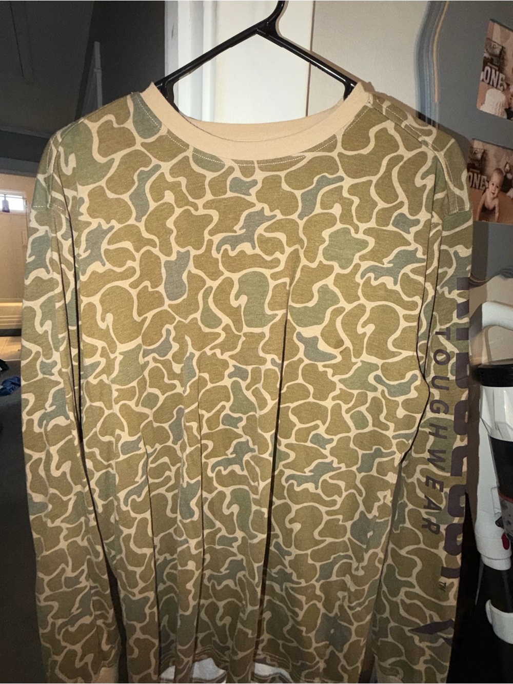 Men's Long Sleeve Camo Graphic Tee - Tan/Green